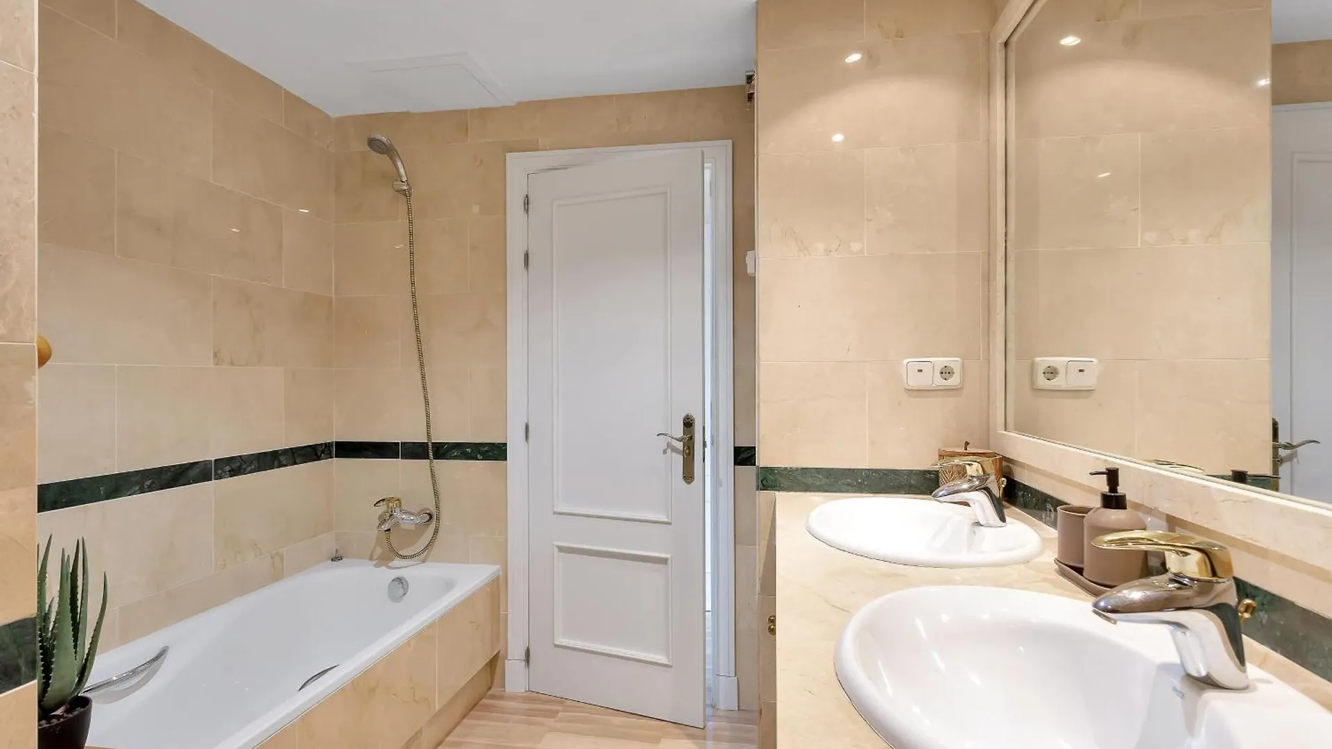 Amazing Sea Views Hacienda Elviria Apartment Marbella