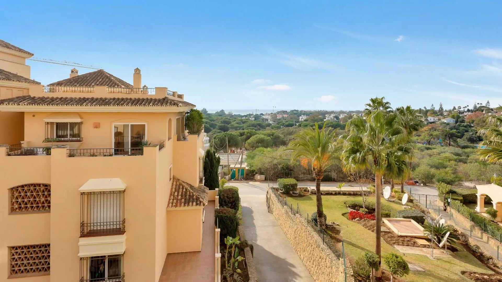 Amazing Sea Views Hacienda Elviria Apartment Marbella