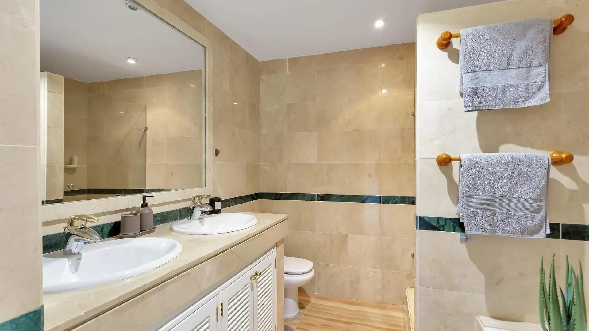Amazing Sea Views Hacienda Elviria Apartment Marbella