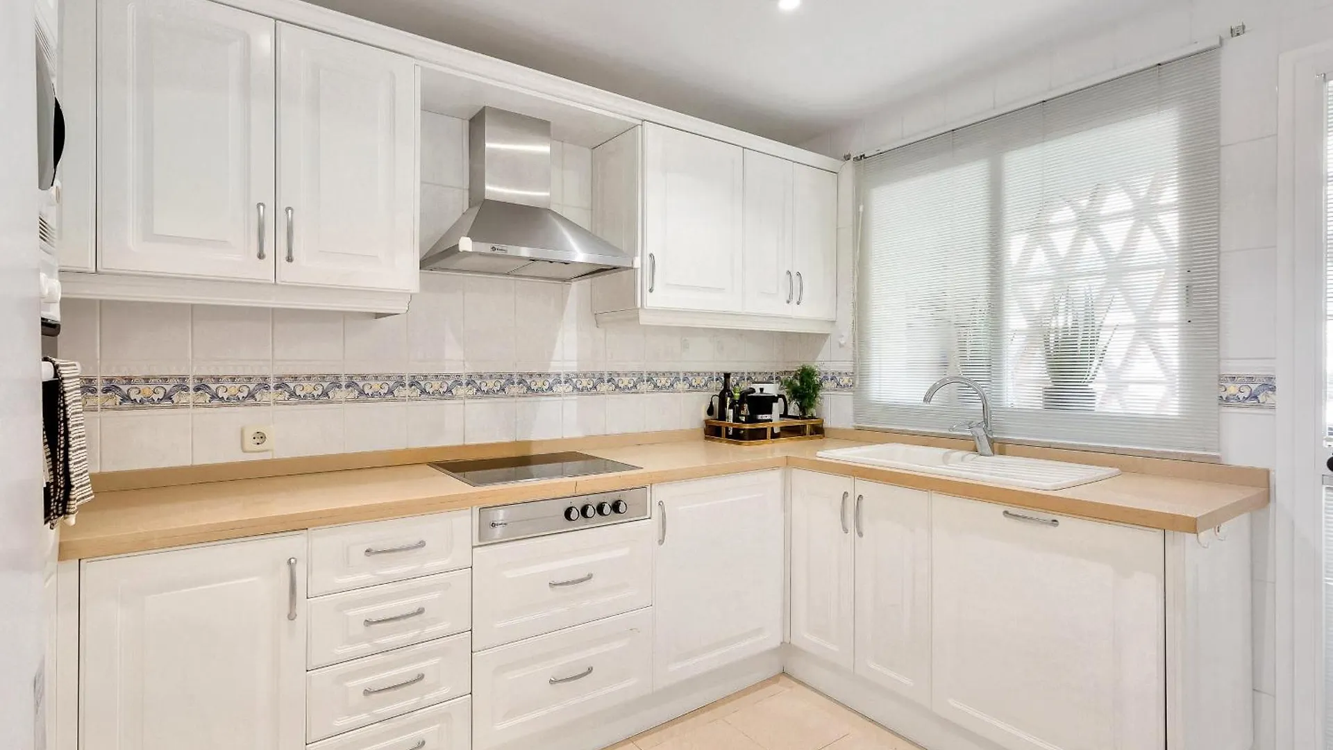 Amazing Sea Views Hacienda Elviria Apartment Marbella